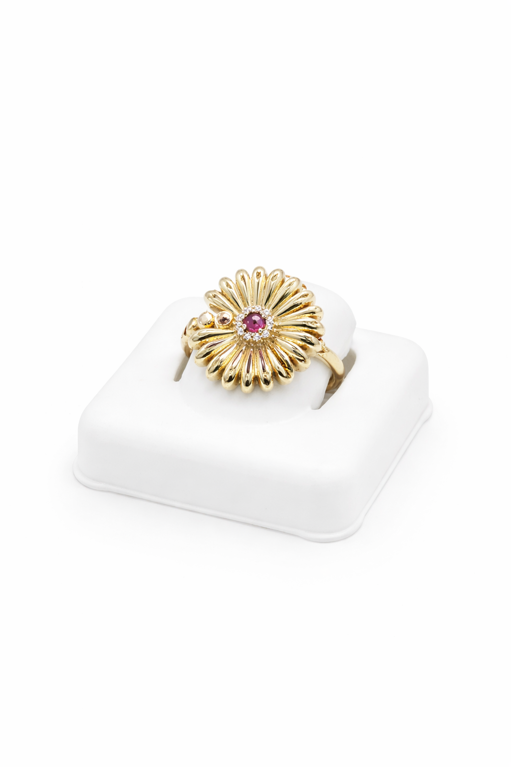 10KT EXOTIC FLOWER CZ DETAILS RING  Size 7 Weigth 3.5GR