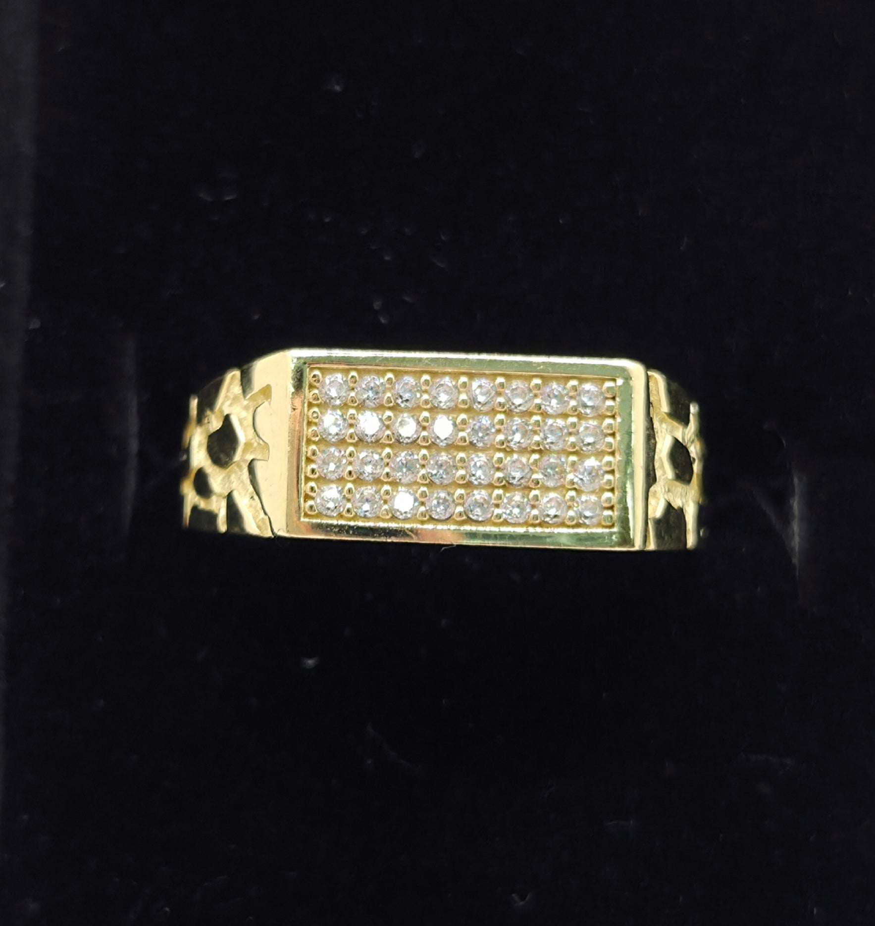 10KT CZ NUGGETS DETAIL SMALL RECTANGULAR MEN'S RING Size 10 Weight 3.9GR