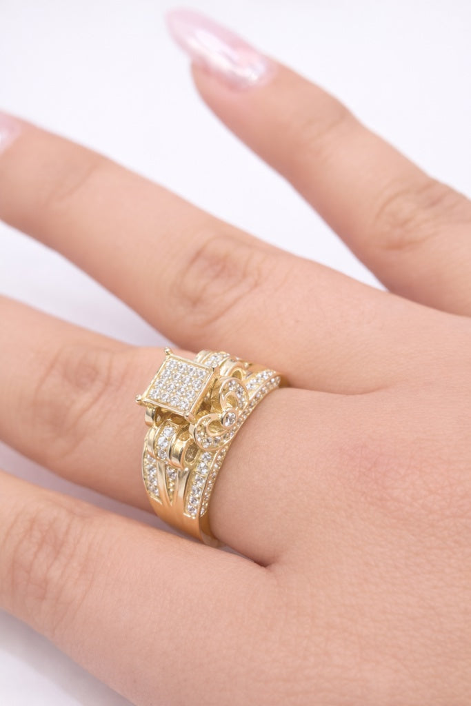10KT ELEGANT PRINCESS STYLE SQUARE RING Size 7 Weigth 5.3GR