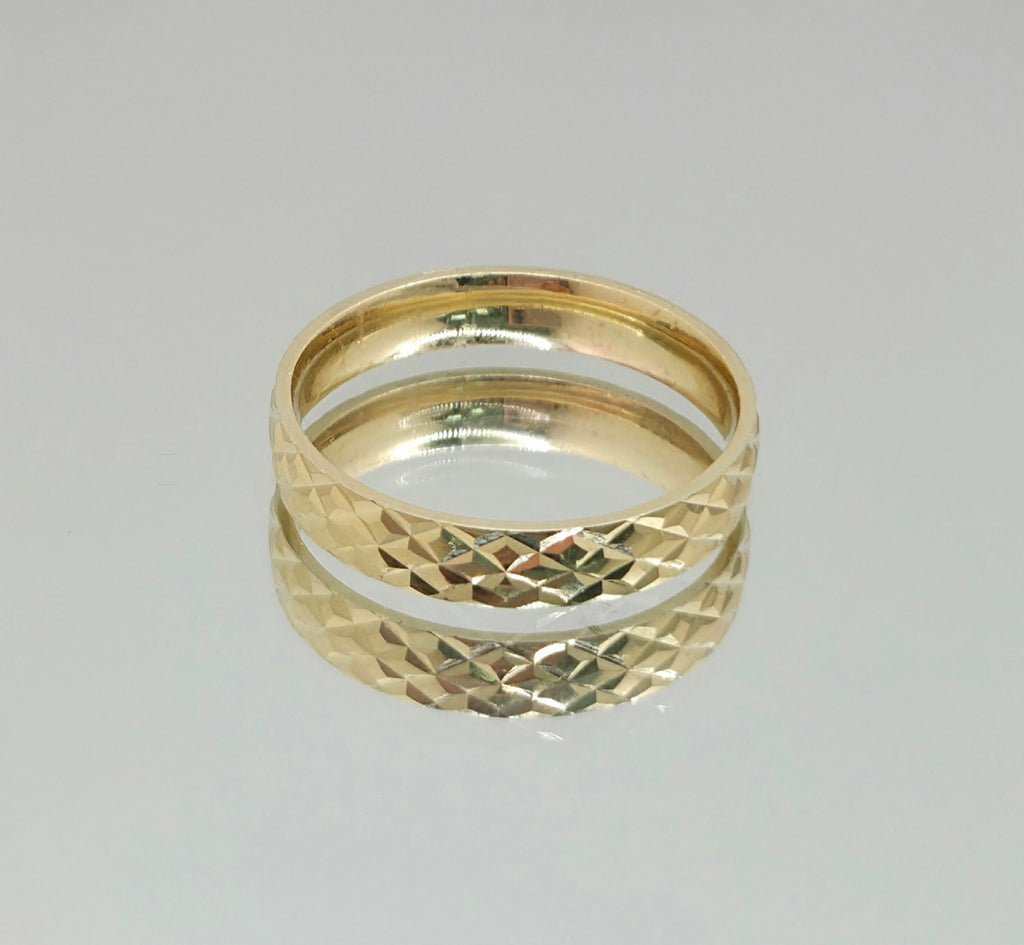 10KT FANCY DIAMOND CUT WEDDING BAND RING Size 11 4MM Weight 2.4GR