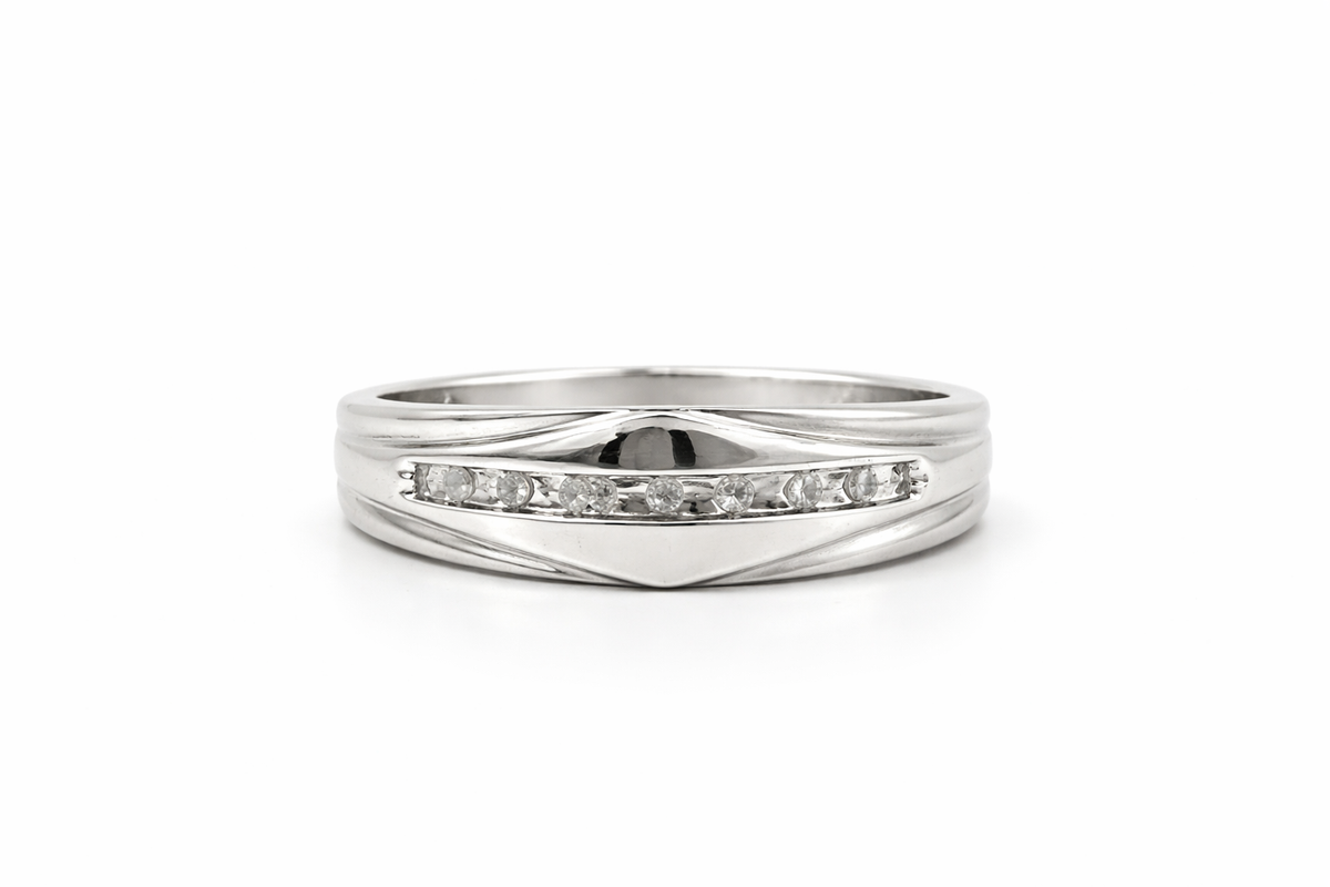 10KT WHITE GOLD DIAMOND BAND RING Size 10 Weigth 2.9GR