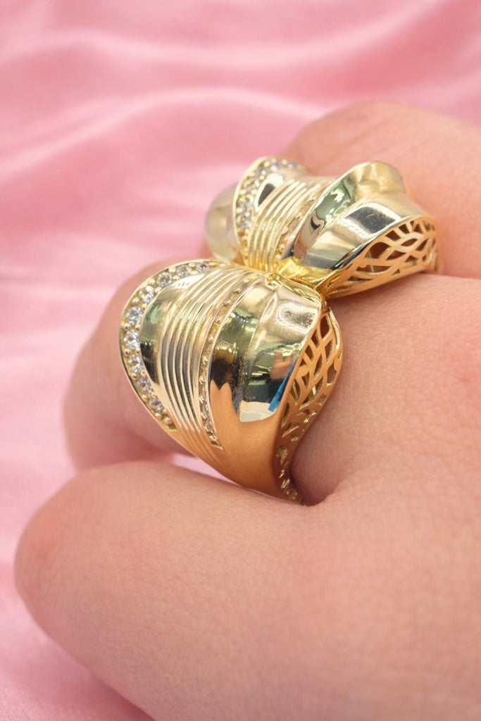 10KT MODERN AND EXOTIC RIBBON STYLE WOMAN'S RING Size 7-8-8.5 Weight 5.5GR