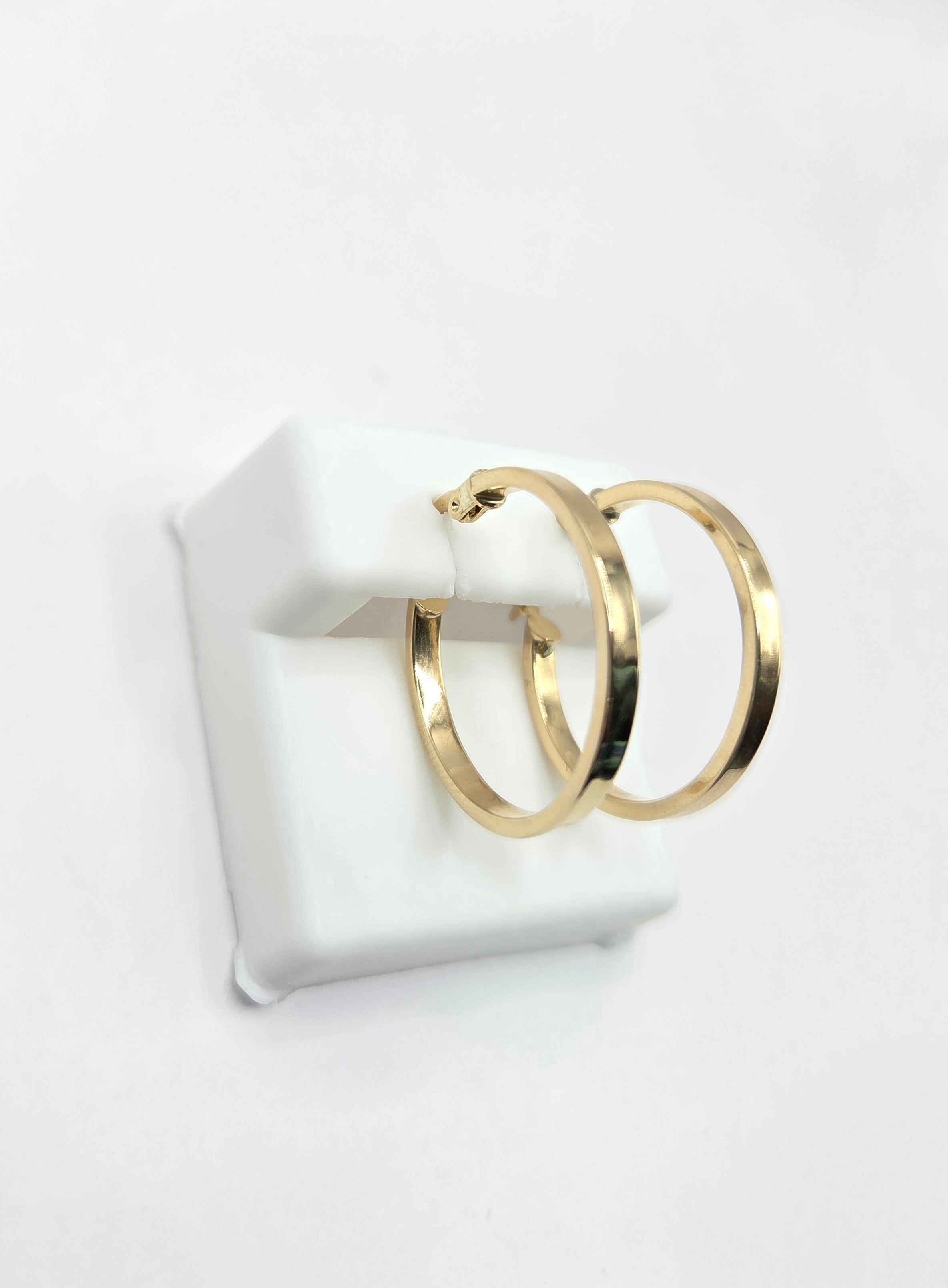 10KT STRAIGH PLAIN HOOPS EARRINGS Weight 1.7GR