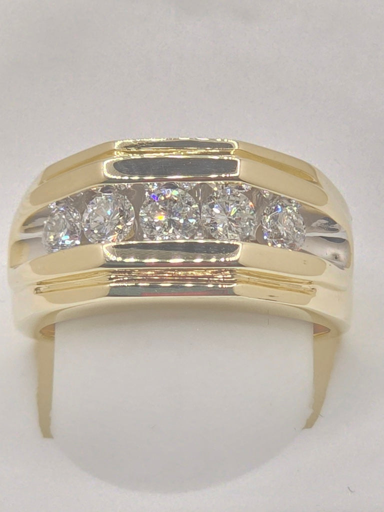 10KT YG NATURAL DIAMOND STATEMENT RING Size 8 Weight 7 GRS