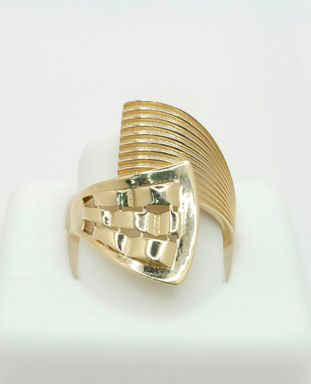 14KT MODERN ASYMMETRIC RING  Size 7 Weight 2.2GR