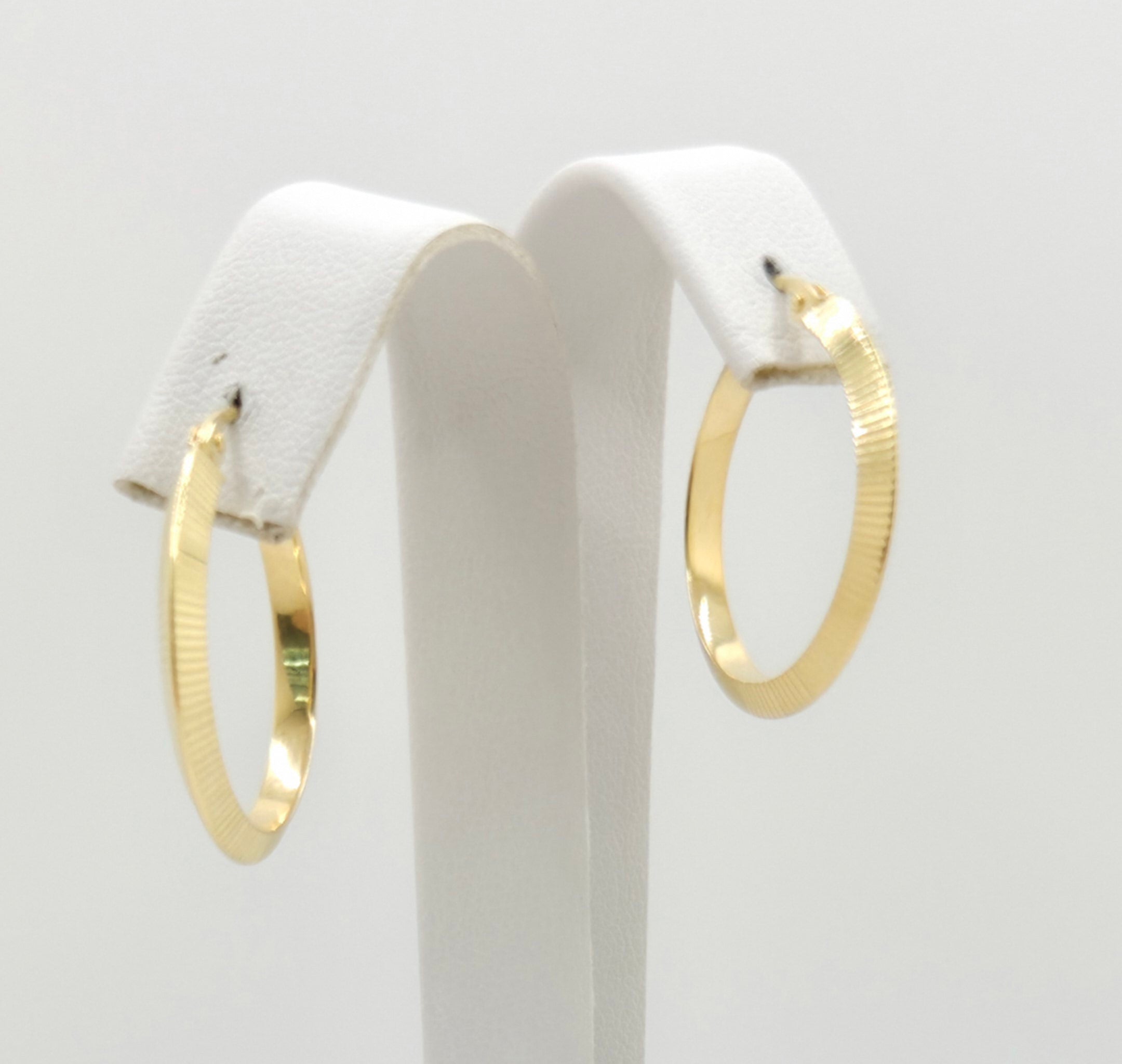 10KT STRAIGHT CUT HOOPS EARRINGS Size 3 Weight 1.9GR