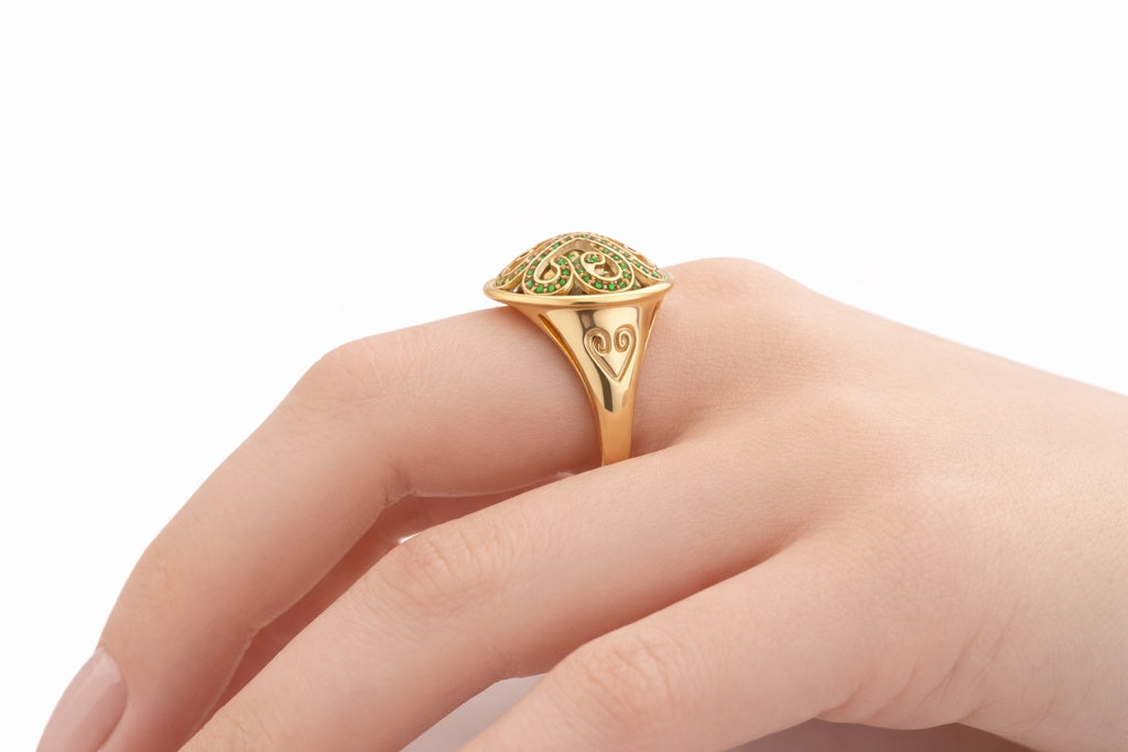 10KT ELEGANT GREEN CZ FOUR HEART SILHOUETTE RING Size 8 Weight 4.2GR