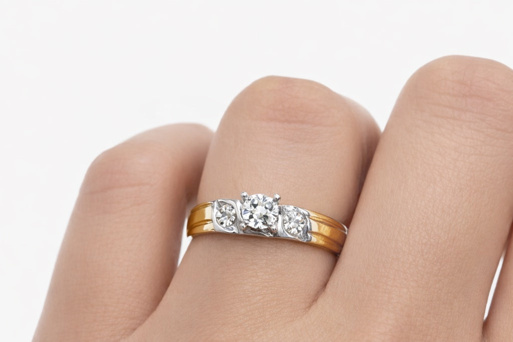 10KT DELICATE DIAMOND WOMAN'S RING Size 7 Weight 2.8GR