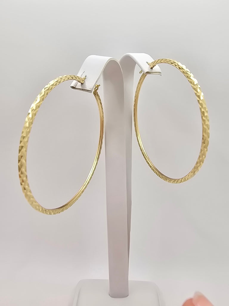 10KT DIAMOND CUT DESING STRAIGHT EDGE HOOPS EARRINGS Size 2MM 6 Weight 5.7GR