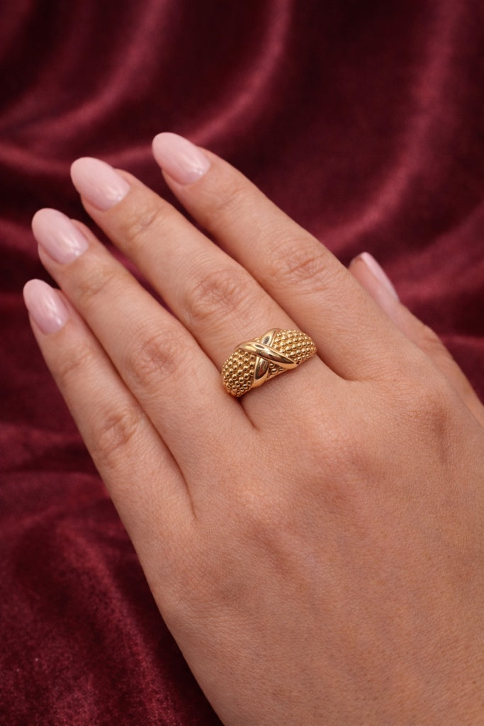 10KT MODERN POP CORN DESIGN "X" DETAIL WOMAN'S RING Size 7.5/8 Weigth 3.4GR