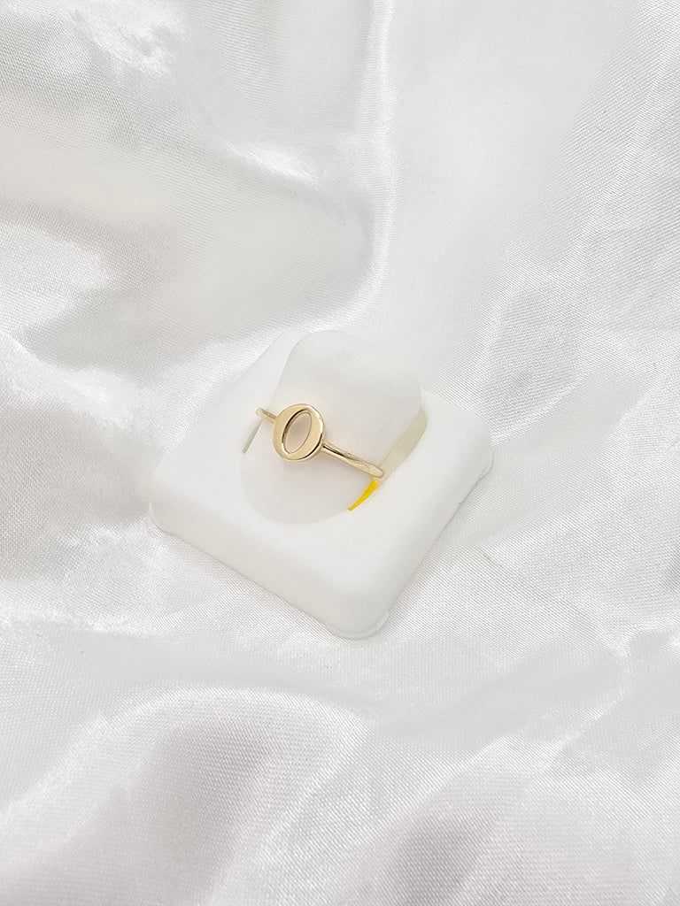 14KT "O" LETTER RING Size 6.5 Weight 1.2GR