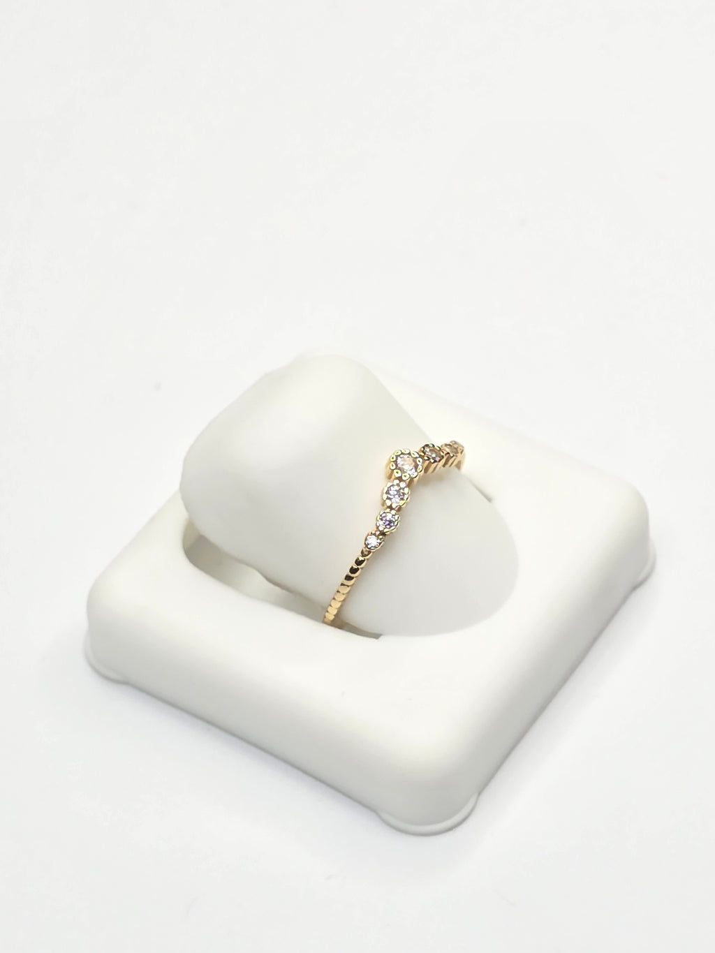 14KT DELICATE STONES V STYLE RING Size 7 Weigth 0.8GR