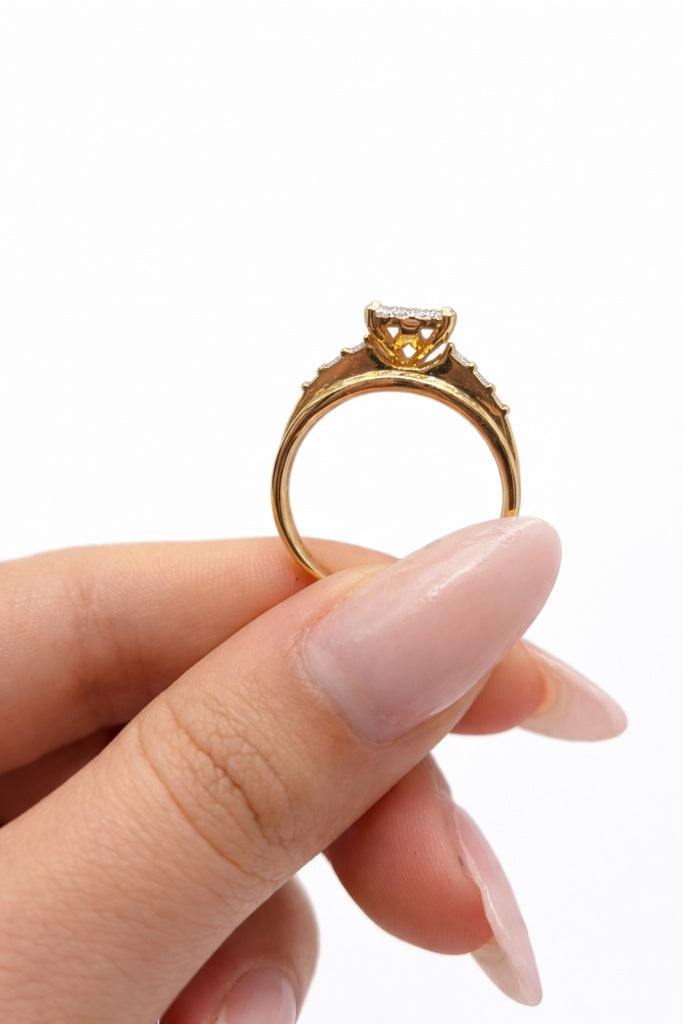 14KT DELICATE PRINCESS STYLE NATURALS DIAMONDS WOMAN'S RING Size 7
