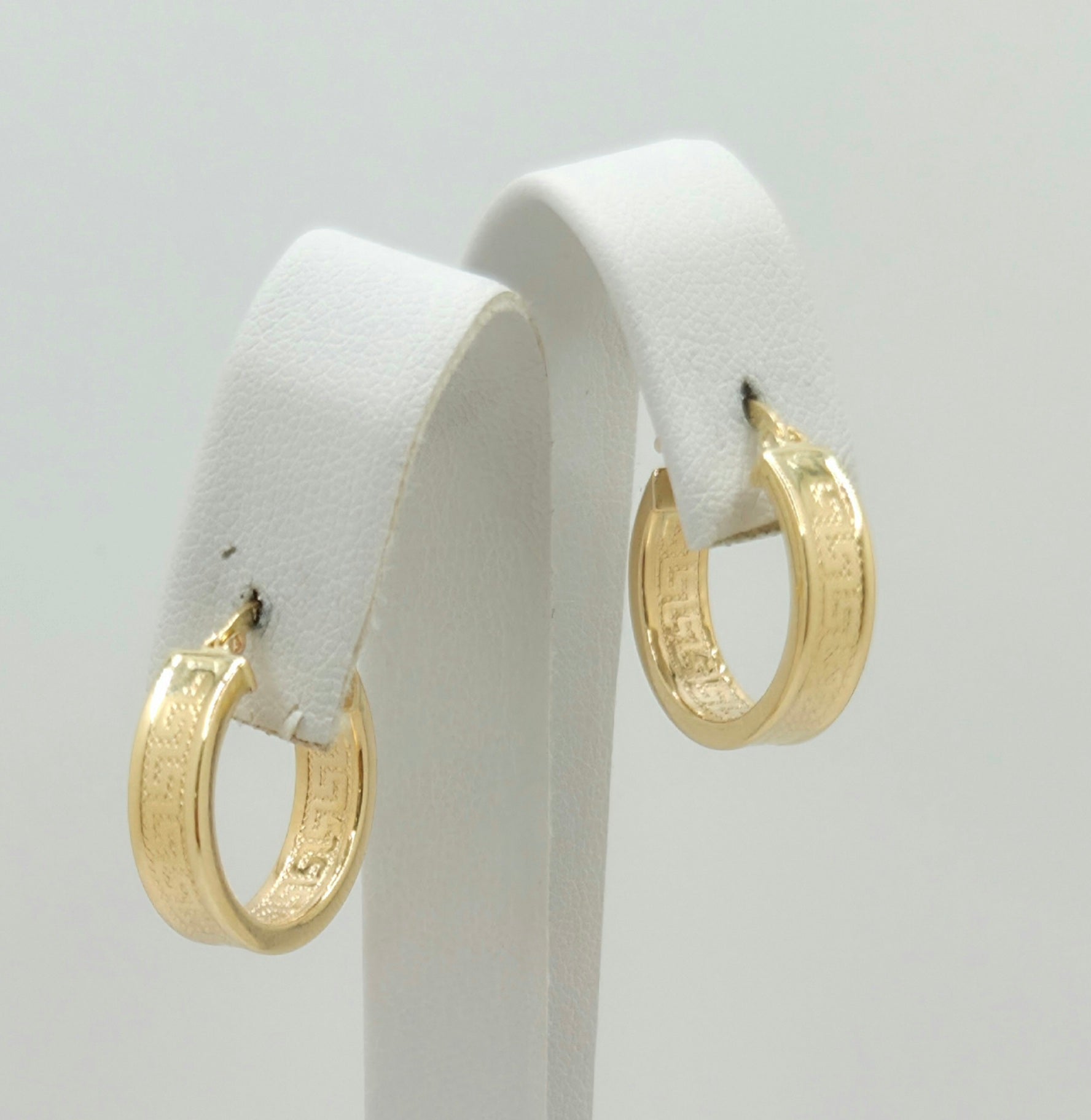 14KT GREEK DESIGN STRAIGHT EDGE HOOPS EARRINGS Size 2 5MM Weight 3.5GR