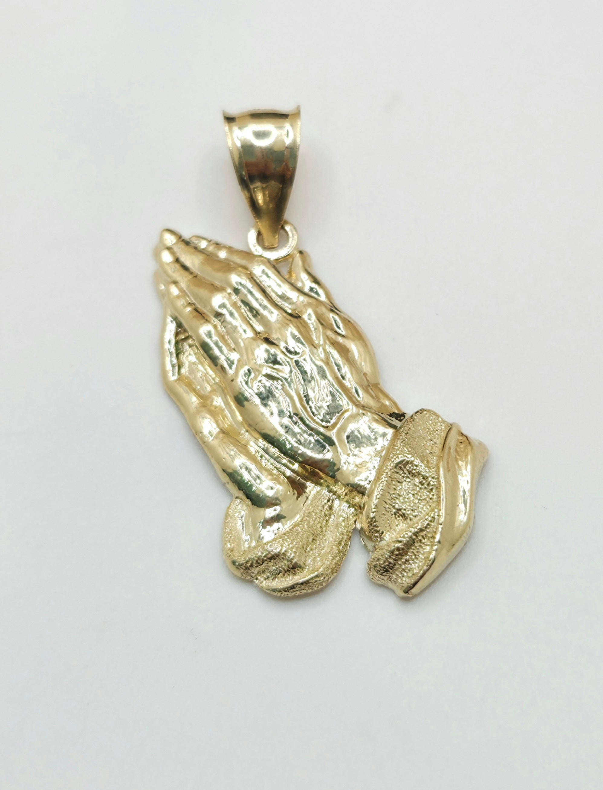 10KT MEDIUM PRAYING HANDS PENDANT Weight 3.6GR