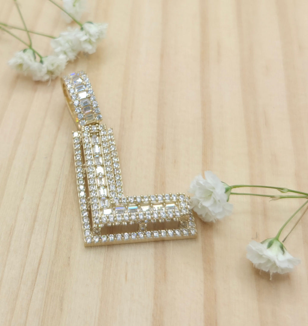 10KT SMALL CZ "L" LETTER PENDANT Weight 3.8GR