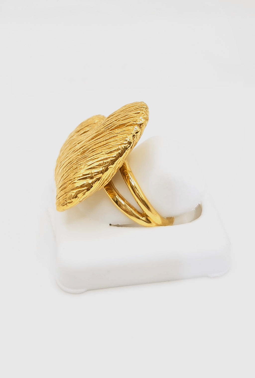 14KT EXOTIC HEART RING Size 8 Weight 8.6GR