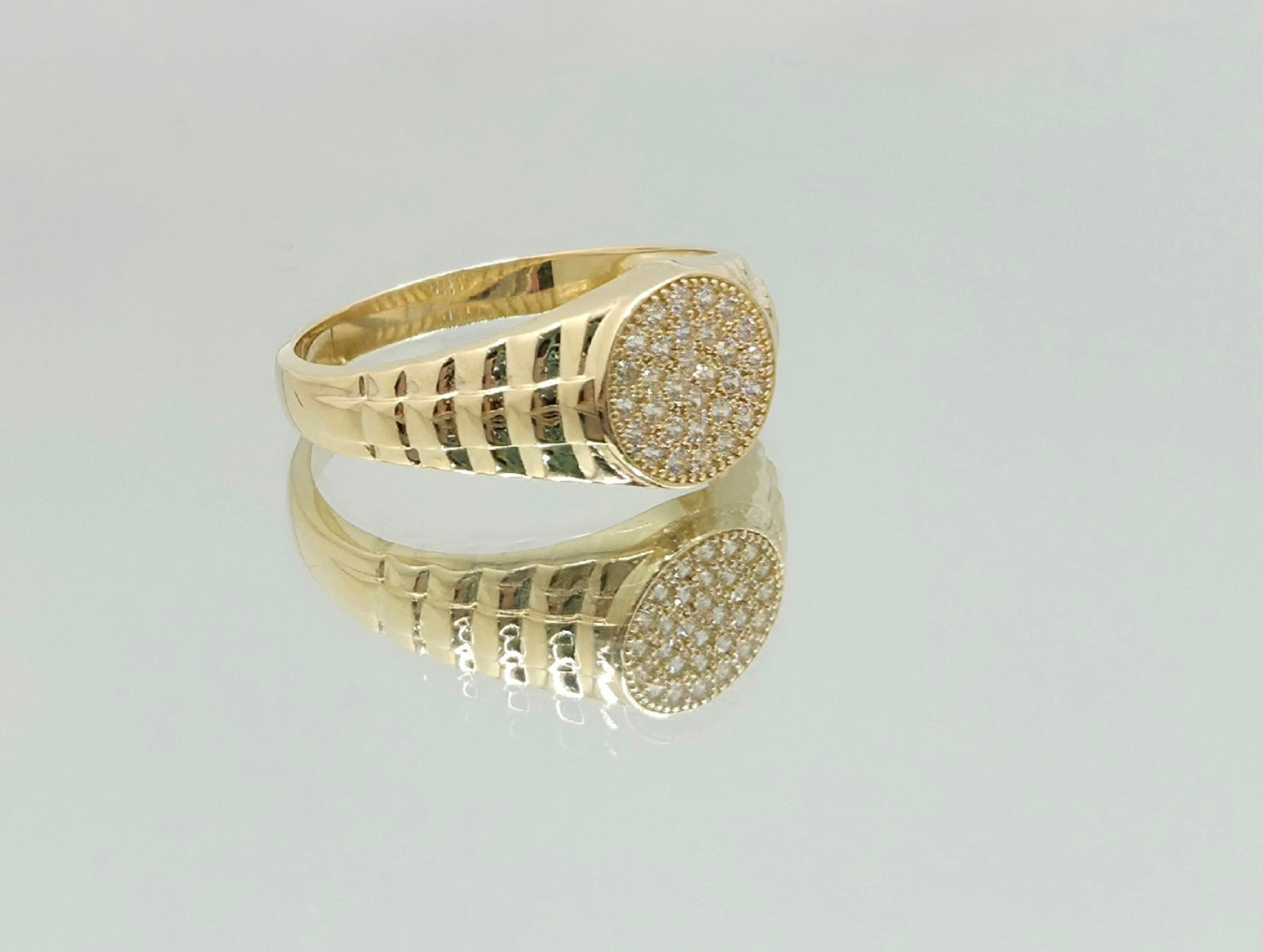 10KT CZ ELEGANT SMALL ROUND SHAPE MEN'S RING Size 10 Weight 3.2GR