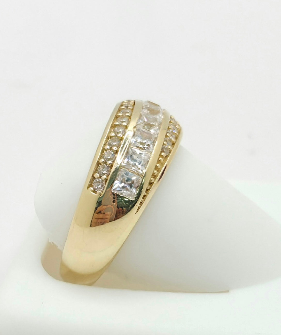 14KT CZ DETAIL WEDDING BAND MEN'S RING Size 7.5 Weight 3.4GR
