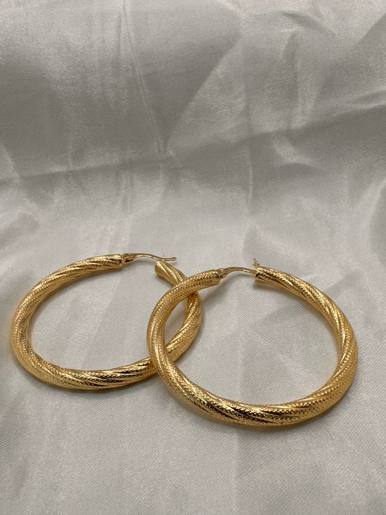 10KT CROOKED NEVADAS HOOPS EARRINGS Size 6 4.5MM Weight 6.5GR