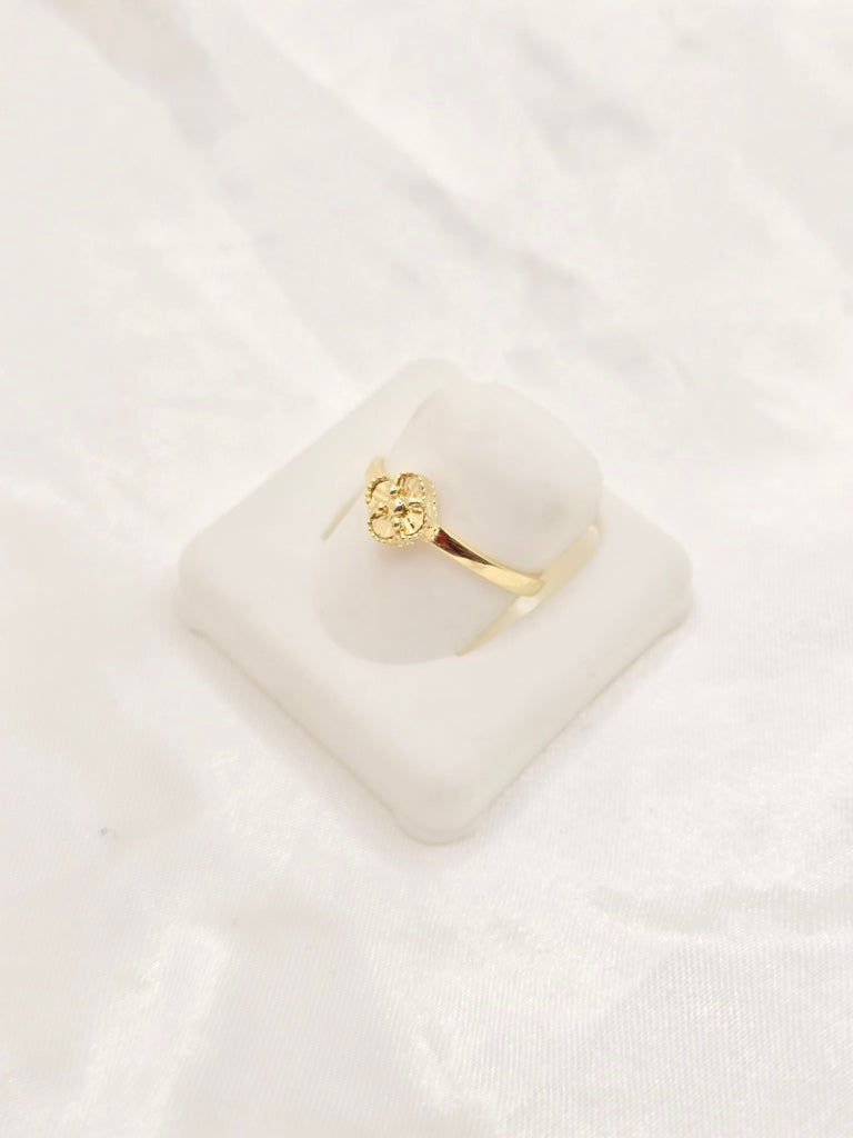 10KT SMALL GOLDEN CLOVER RING Size 7.5 Weight 1.2GR