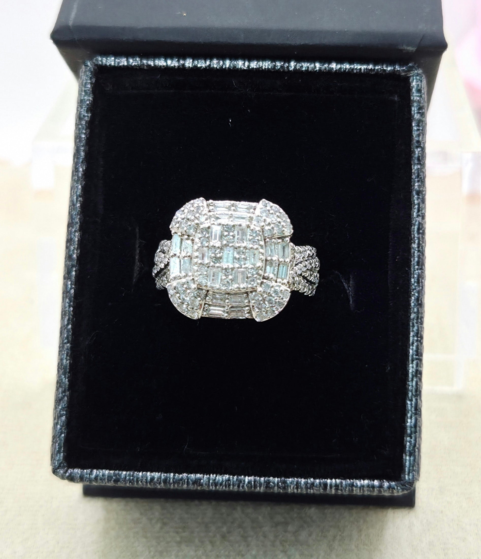 10KT TWO TONE  Size 8 Weight 8GR