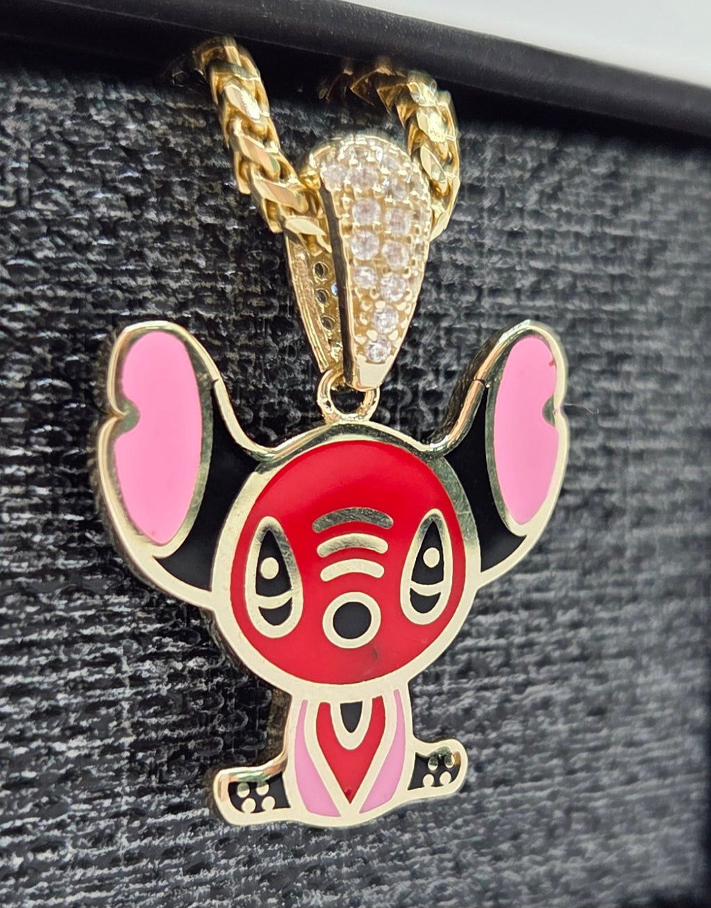 10KT RED FLAT STYLE STITCH PENDANT  Weight 3.3GR