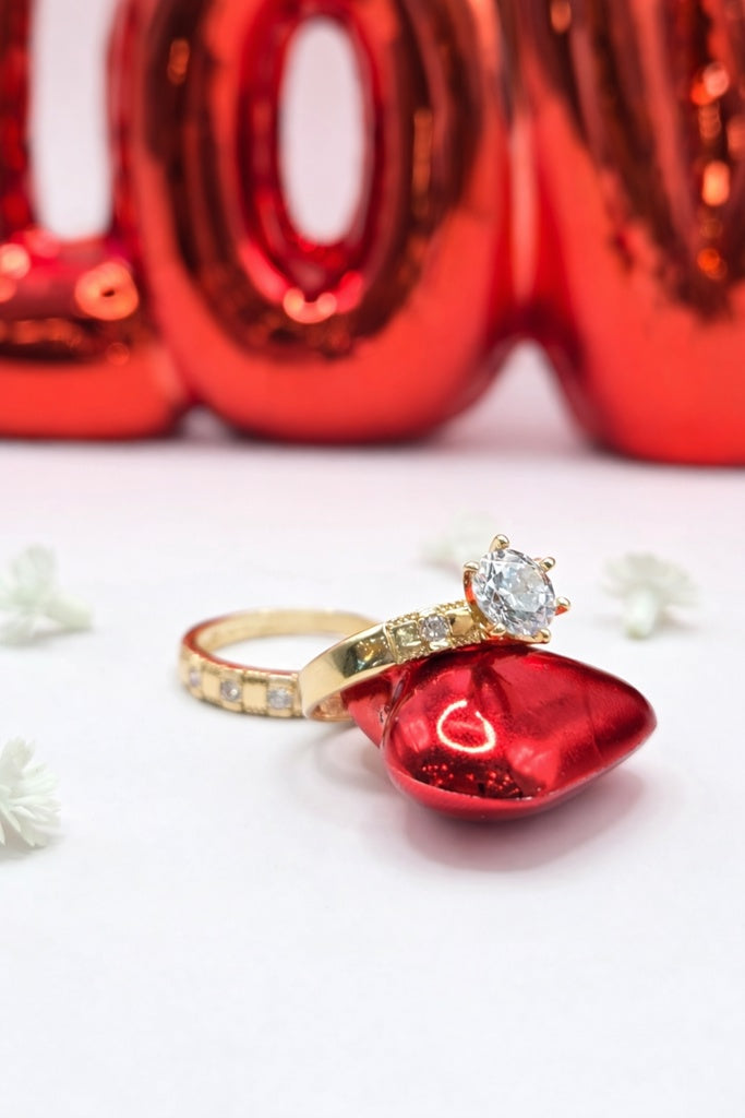 10KT SQUARE DETAILS ENGAGEMENT WOMAN'S RING Size 7 Weigth 3.6GR