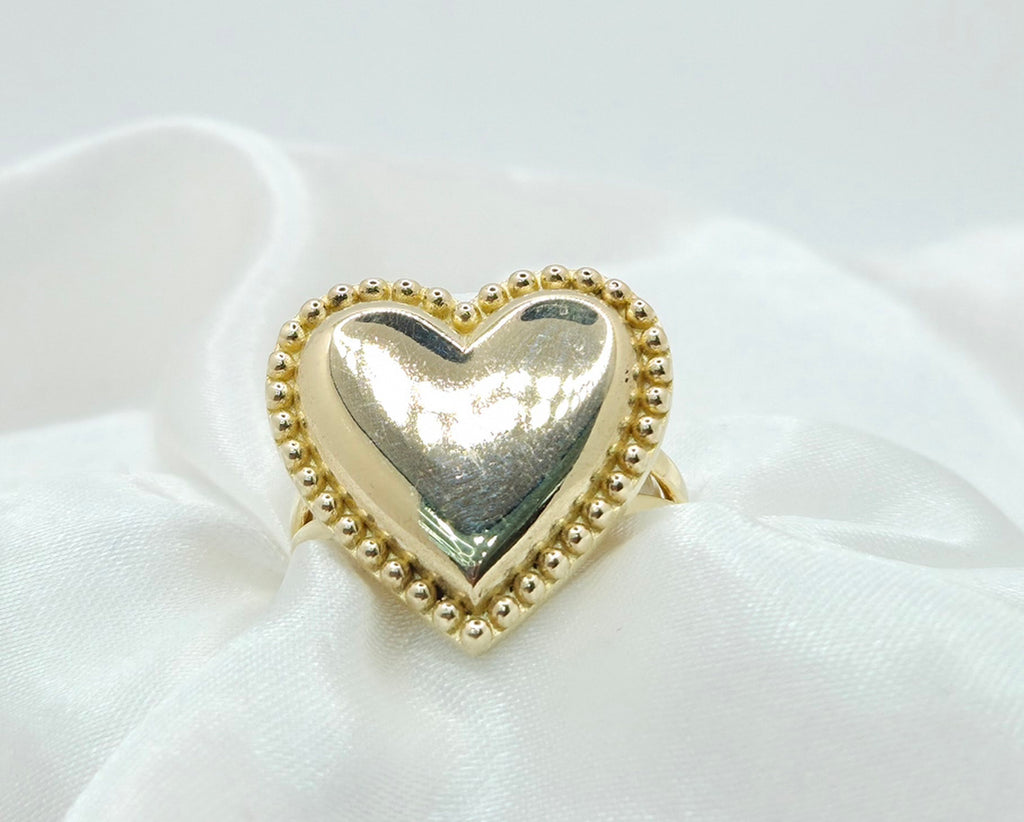 10KT BIG VINTAGE HEART RING Size 7.5 Weight 5.1GR