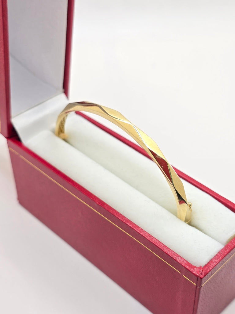 10KT RHOMBUS CUT BANGLE Size 4MM Weight 5.6GR