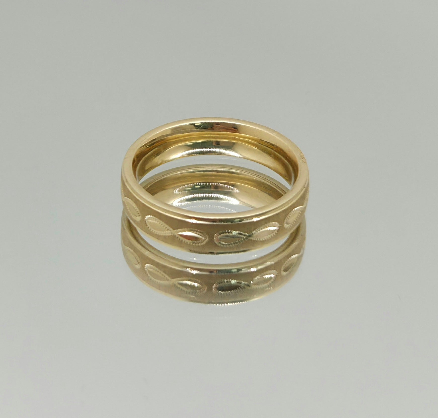 10KT FANCY INFINITY DETAIL WEDDING BAND RING  Size 8 5MM Weight 3GR