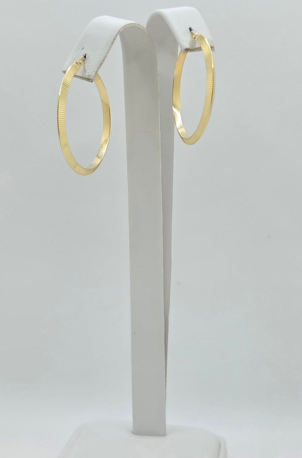 10KT STRAIGHT CUT HOOPS EARRINGS Size 4 Weight 2.2GR