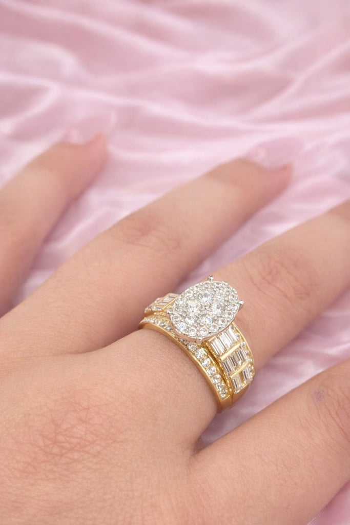 10KT ELEGANT BAGUETTE OVAL DESIGN RING Size 7 & 8 & 9 Weight 4.6GR
