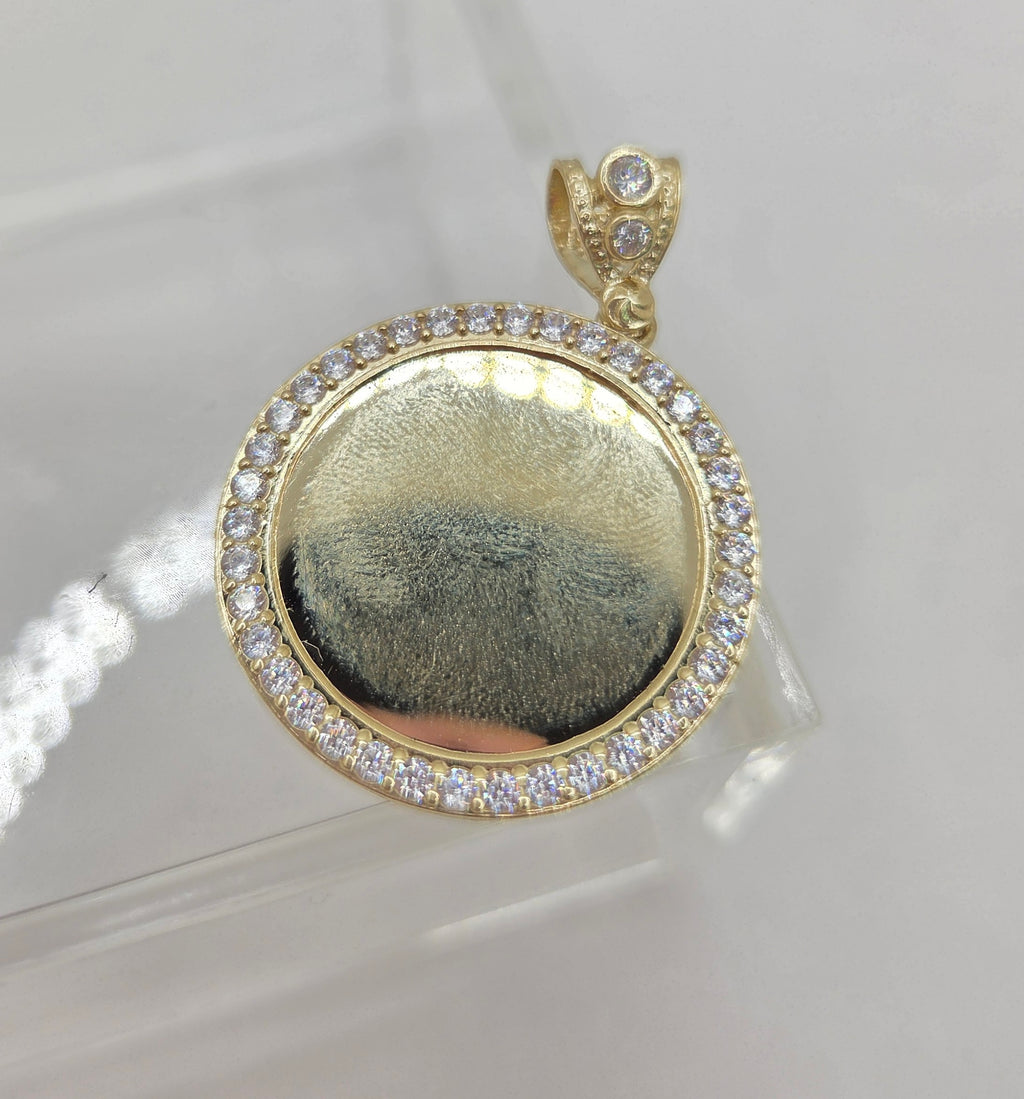 10KT CZ FRAME ROUND MEMORIAL PENDANT Size 30mm X 30mm Weight 6GR