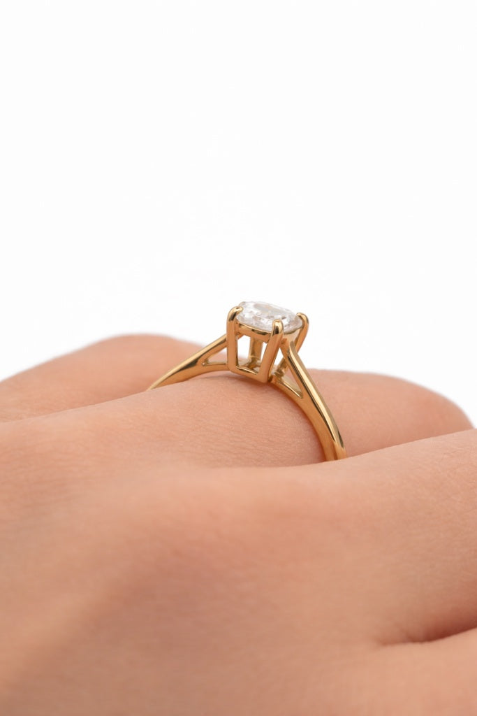 10KT MOISSANITE 1.13CTW VVS D COLOR PROMISE RING Size 7 Weigth 2.2 GRS