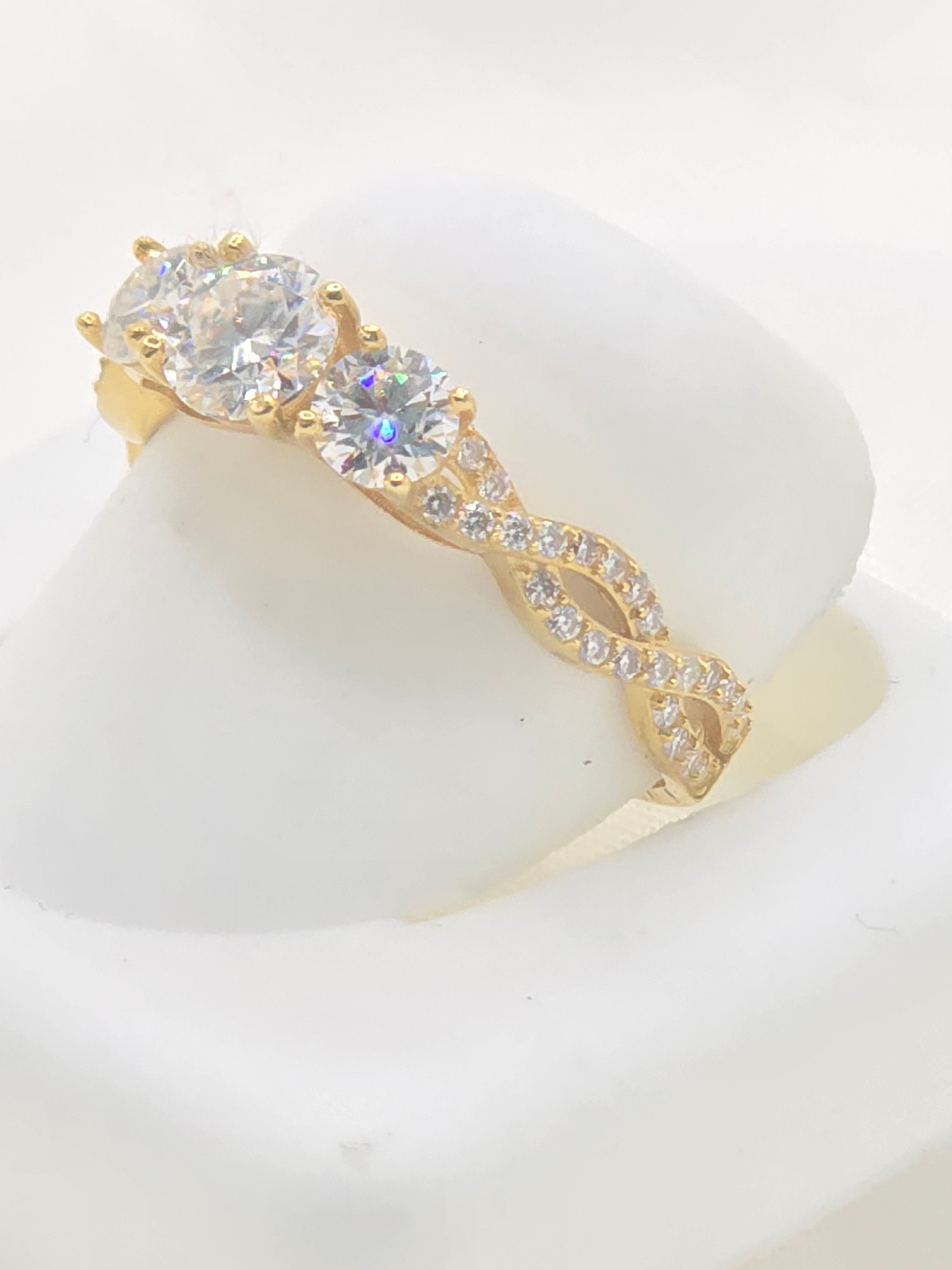 14KT YG ROUND BRILLIANT PAST PRESENT ANS FUTURE MOISSANITE 1CT RING Size 7 Weight 2.1 GRS
