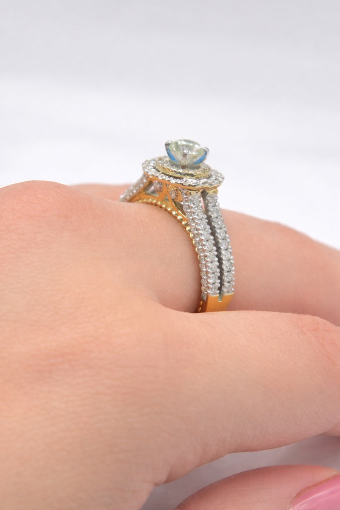 14KT EXOTIC ROUND DESIGN NATURALS DIAMONDS WOMAN'S RING Size 8