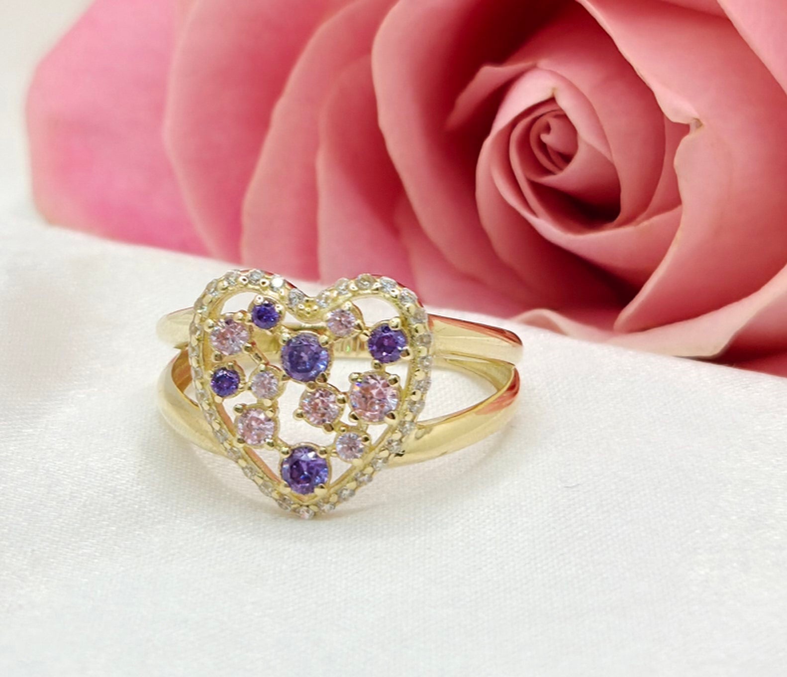 10KT PURPLE AND PINK STONES HEART RING CZ Size 8 Weight 2.6GR