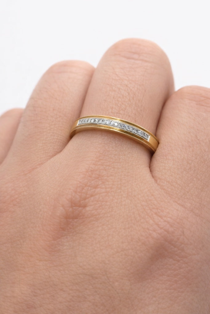 10KT YELLOW GOLD DIAMOND BAND RING Size 10 Weigth 2.1GR