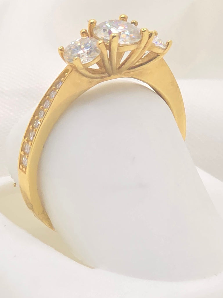 14KT YG ROUND BRILLIANT PAST PRESENT ANS FUTURE MOISSANITE 1CT RING Size 7 Weight 2 GRS