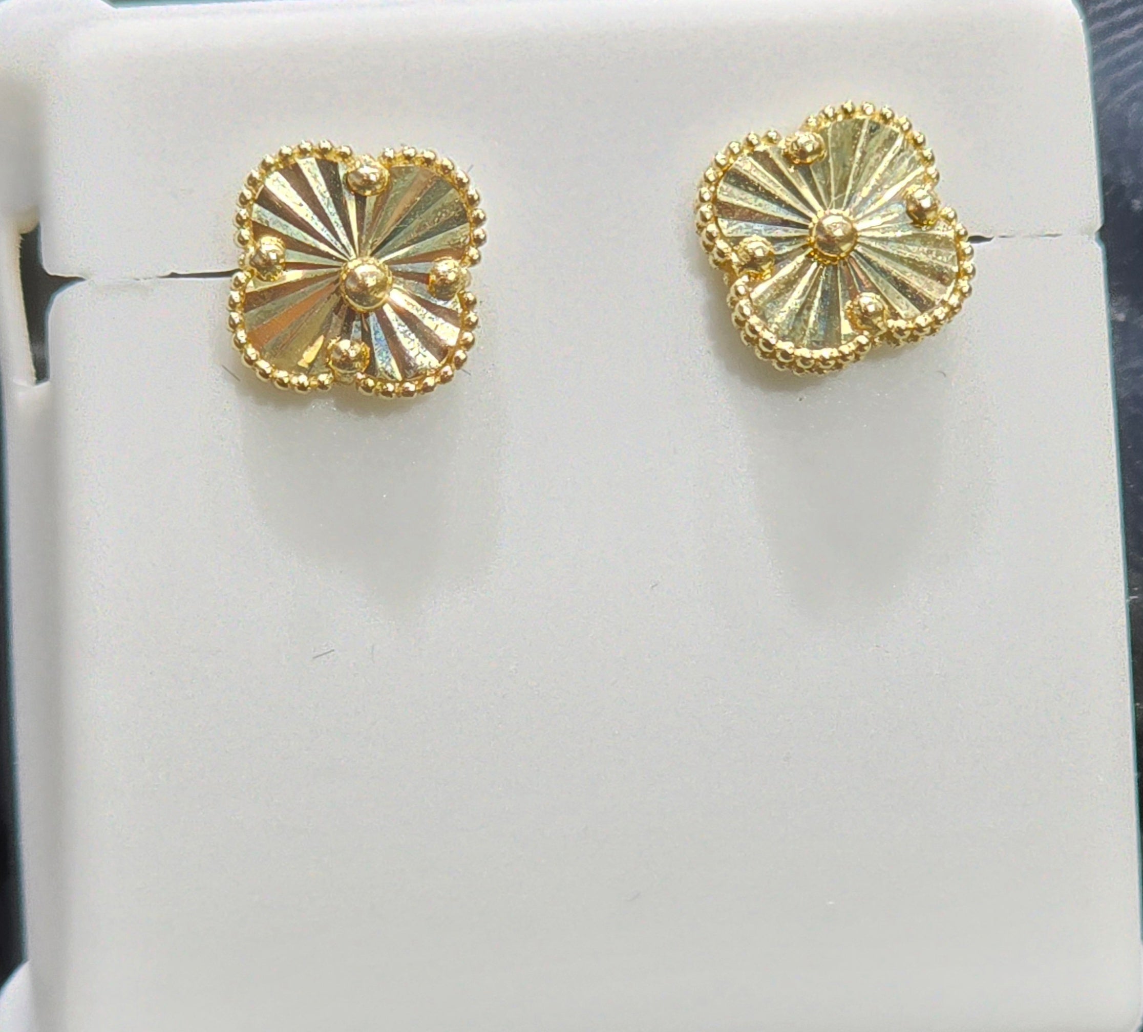 14KT MODERN EXTRA SMALL CLOVER EARRINGS Weight 1.1GR