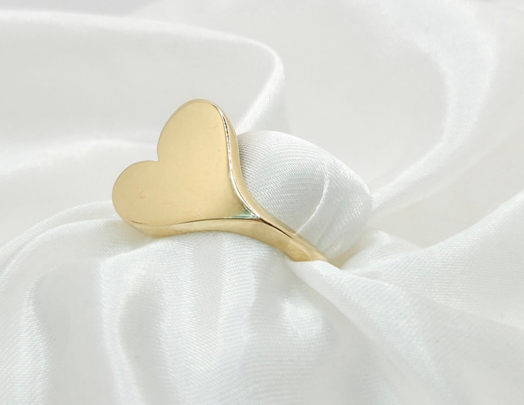 10KT LOVELY HEART RING Size 7-8 Weight 2.4GR