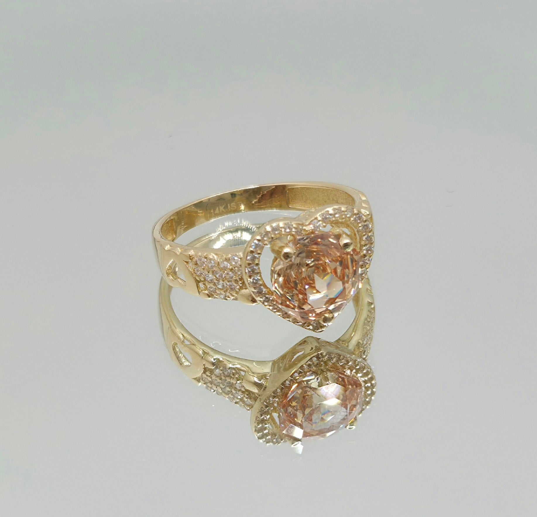 14KT ELEGANT HEART RING WITH AMBAR STONE Size 8 Weight 3.2GR