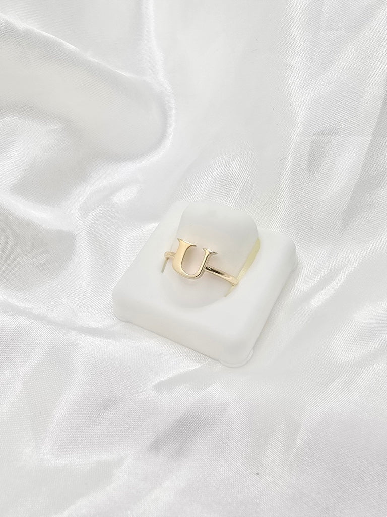 14KT "U" LETTER RING Size 7 Weight 1.3GR
