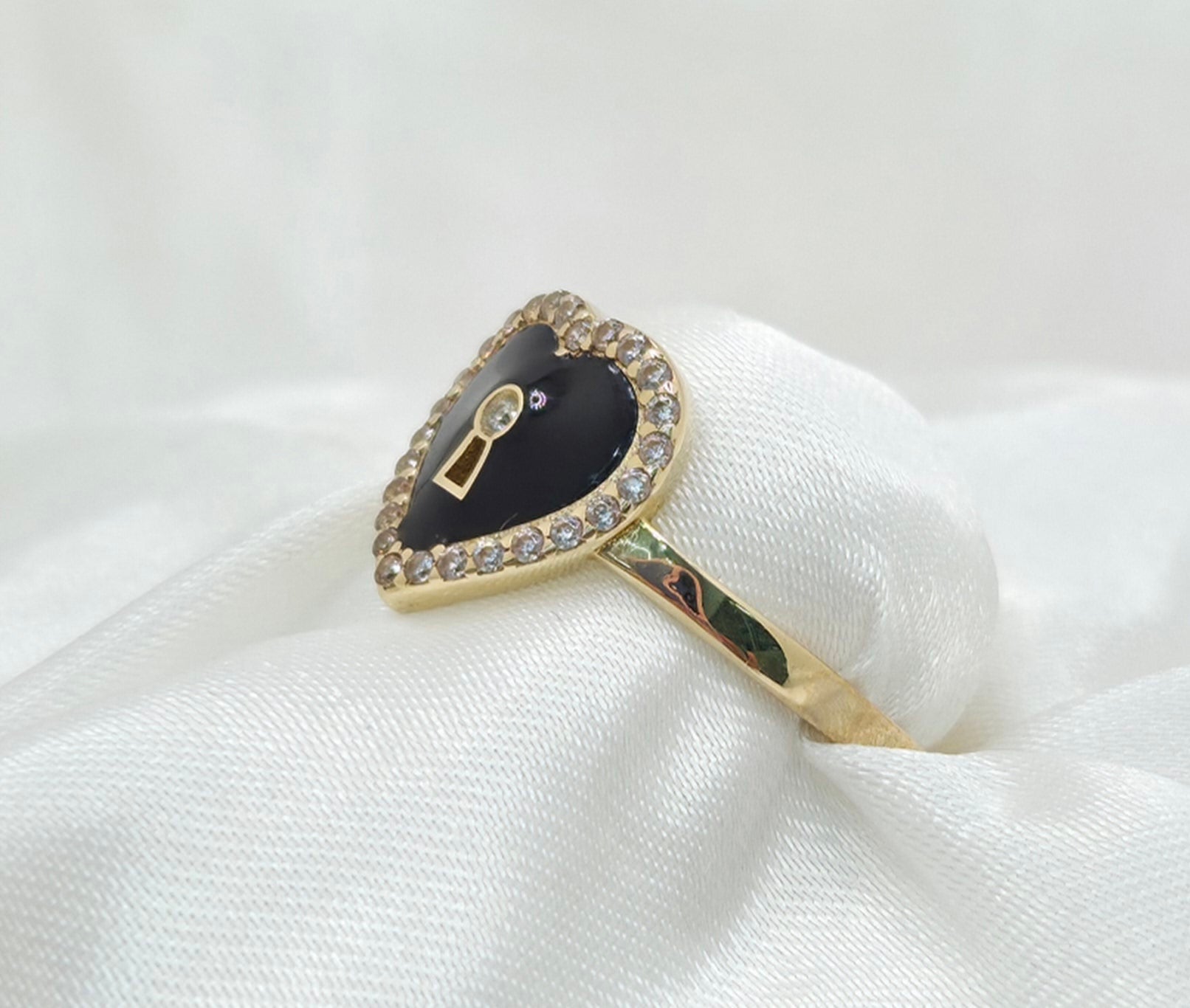 10KT BLACK HEART RING CZ Size 7 Weight 1.3GR