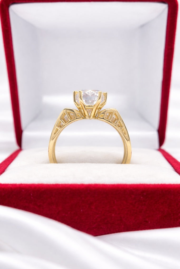 10KT BEAUTIFUL ENGAGEMENT RING WITH BAGUETTE DETAILS SIZE 8 Weight 4GR