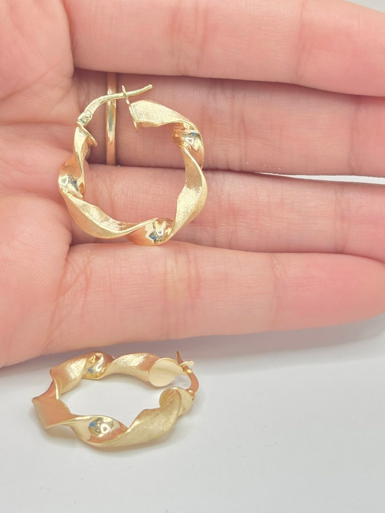 10KT NEW STYLE CROOKED ELEGANT HOOPS EARRINGS Size 2 Weigth 2.4GR