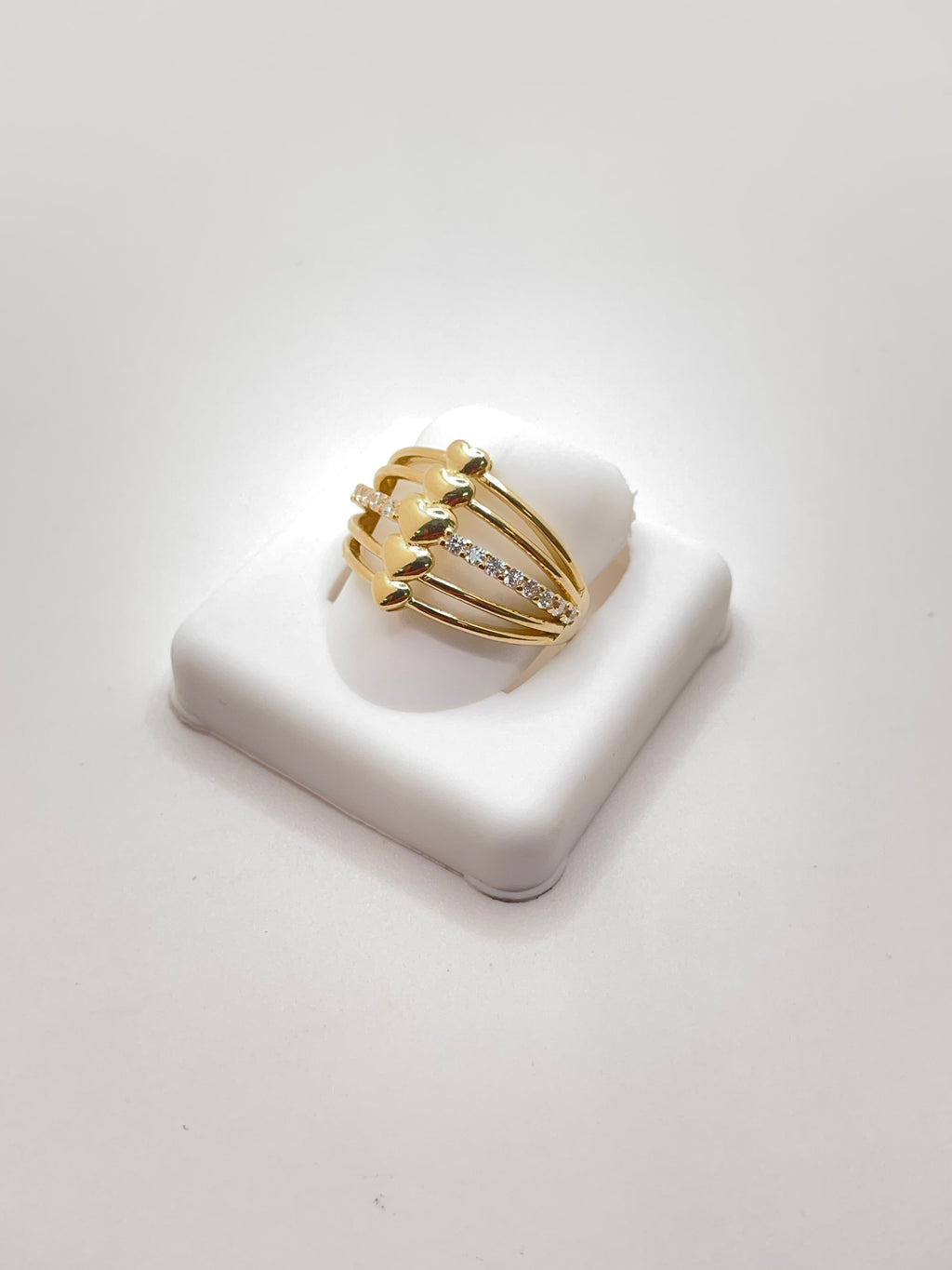 10KT DELICATE SMALL HEARTS RING Size 7.5 Weight 3.55GR