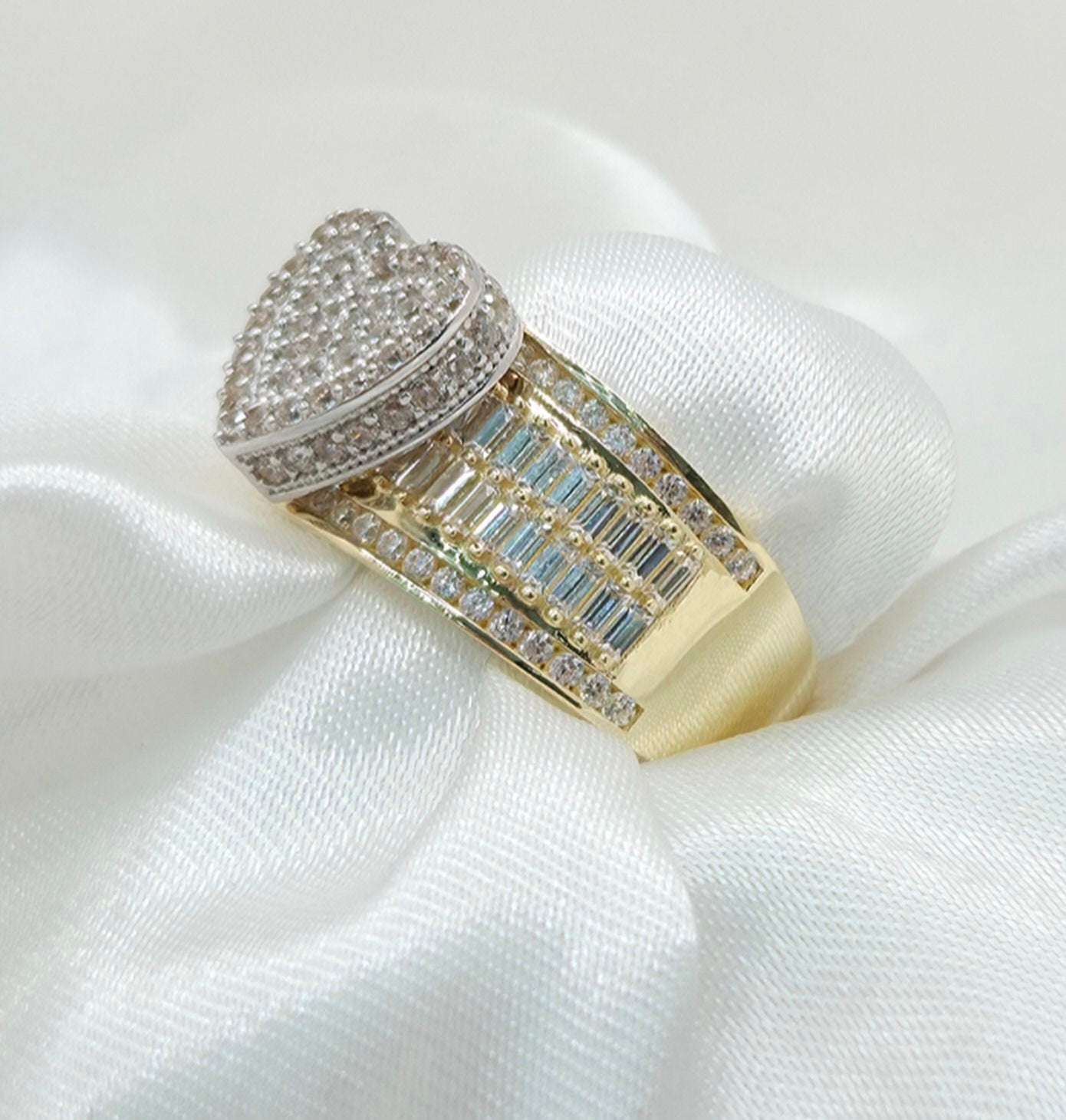 10KT CZ HEART RING WITH TWO ROW ZIRCONIA BAR DETAIL Size 7-8 Weight 4.2GR