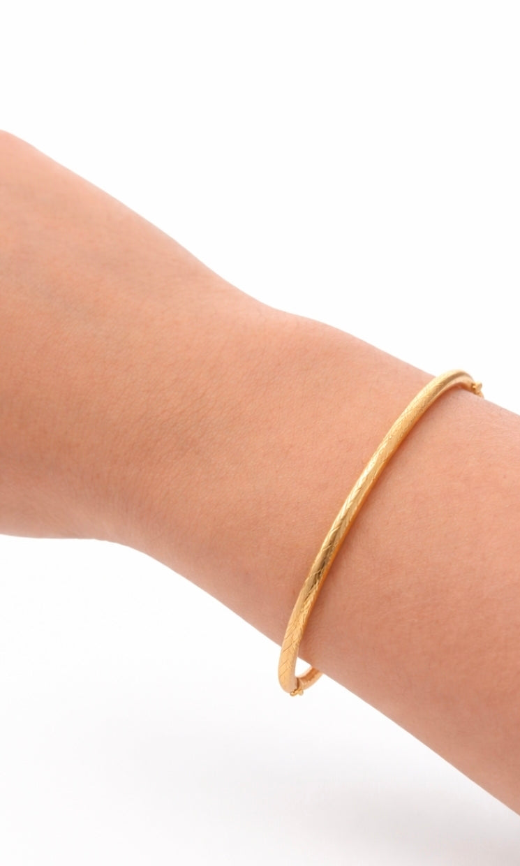 14KT DELICATE NEVADA BANGLE Weight 5.5GR